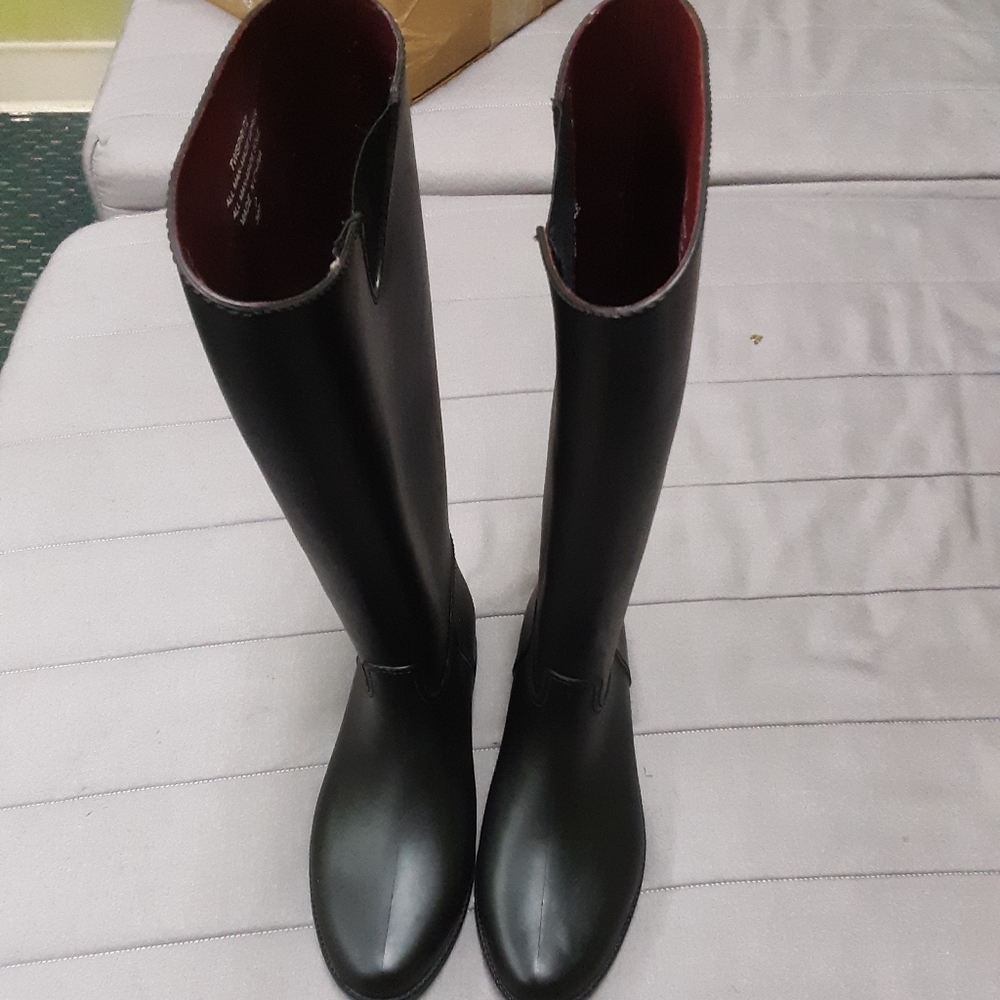 Tommy hilfiger black womans rainboots size 9